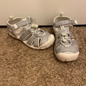 Kids Gray and White Keen’s